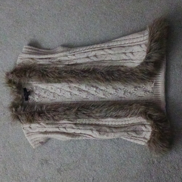 NINE WEST FAUX FUR TRIM SWEATER VEST - Picture 1 of 5